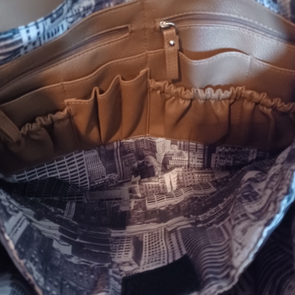 Kenneth Cole Reaction Brown Laptop Messenger Bag - Picture 11 of 12